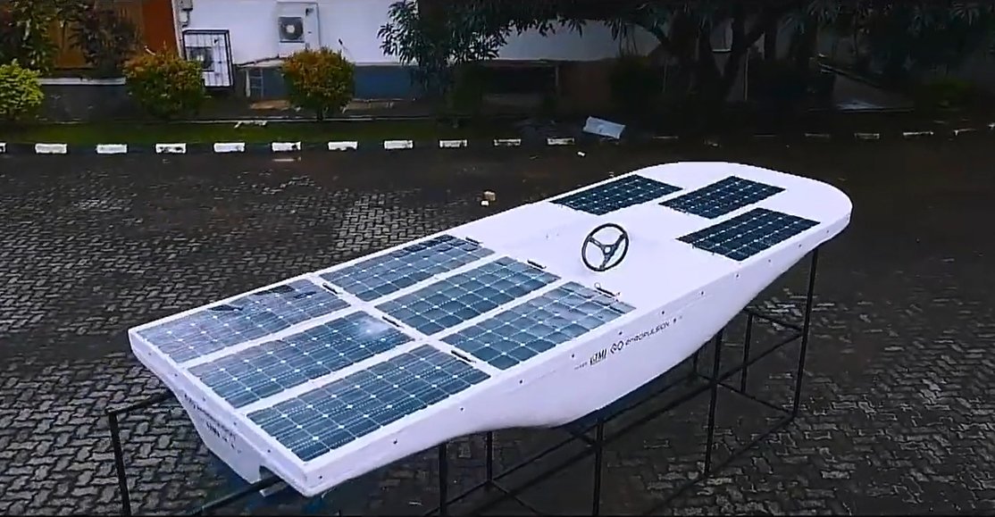 Keren! Mahasiswa Undip Sukses Membuat Kapal Bertenaga Surya

Kelompok mahasiswa Undip yang tergabung dalam Research of Marine Technology Diponegoro (RMT Undip) berhasil menciptakan kapal bertenaga surya. Solar boat ini dinamai DIPONEGORO 1.0 ikaundip.org/readmore/70764…
