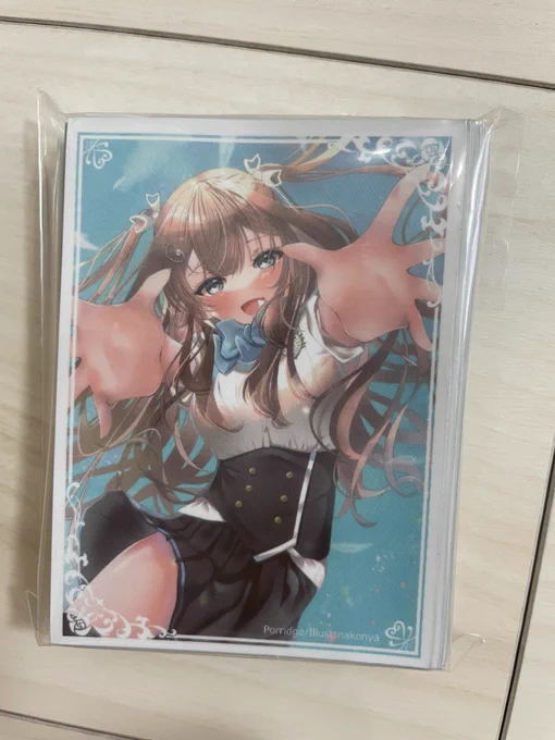 昨日のコミケで頒布した自分の担当イラスト分のプレマ、スリーブ、先攻後攻アクスタが届きました!こちらも年明け通販します!現物は今ようやく見れたのですが、かなり印刷がきれいですね美海はなこにゃレミエルはfarfalle( )ソフィーナはまお( )のそれぞれで通販します! 