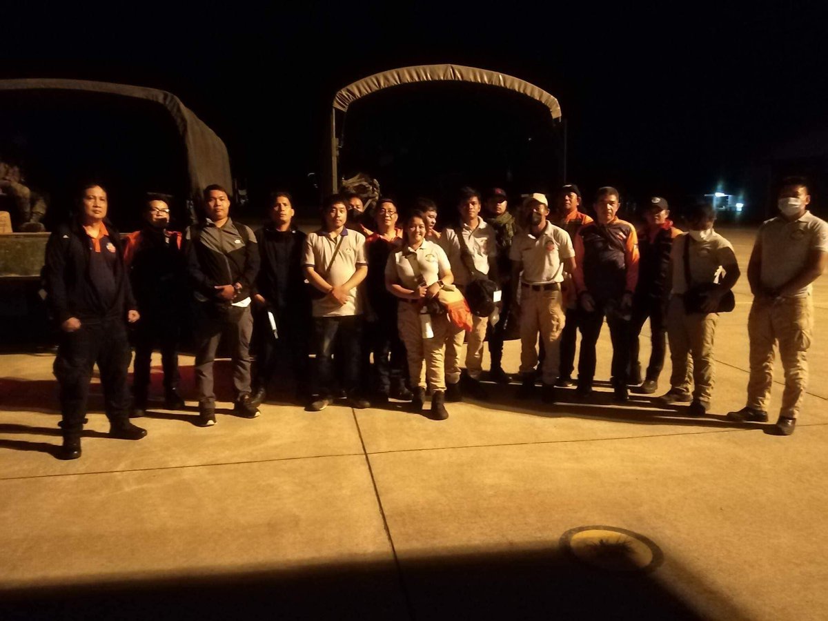 OCD10NorMin's tweet photo. 30 December 2022 - OCD 10 in coordination with the 10th FSSU, PA provided transportation support to the Metropolitan Manila Development Authority (MMDA) Team who arrived at Laguindingan Airport. https://t.co/l89cD0vGc2