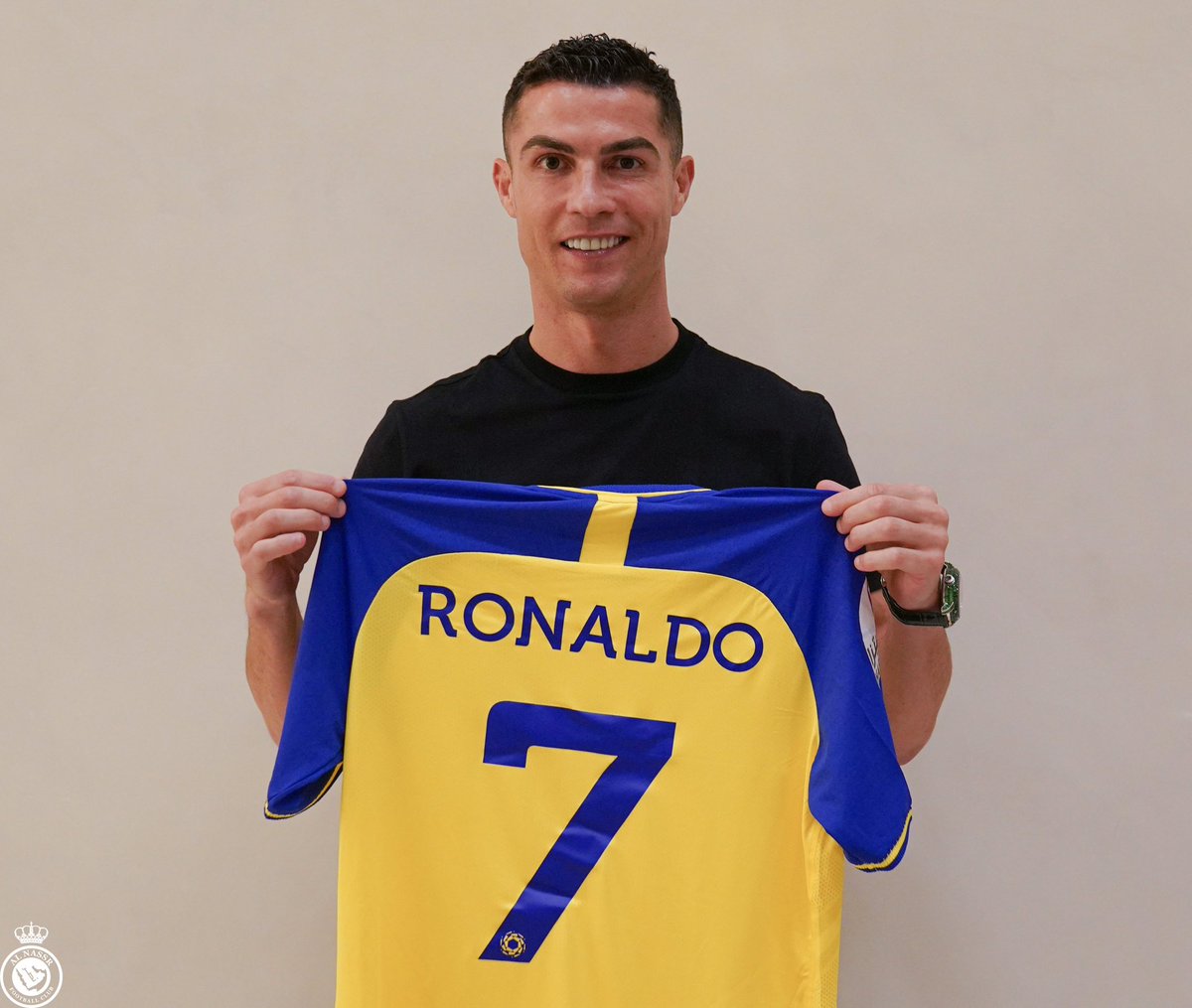 SportyBet's tweet photo. Cristiano Ronaldo will wear his favourite No 7 jersey at Al Nassr 🤩

#Ronaldo #GetSporty https://t.co/nn2sSo8xmt