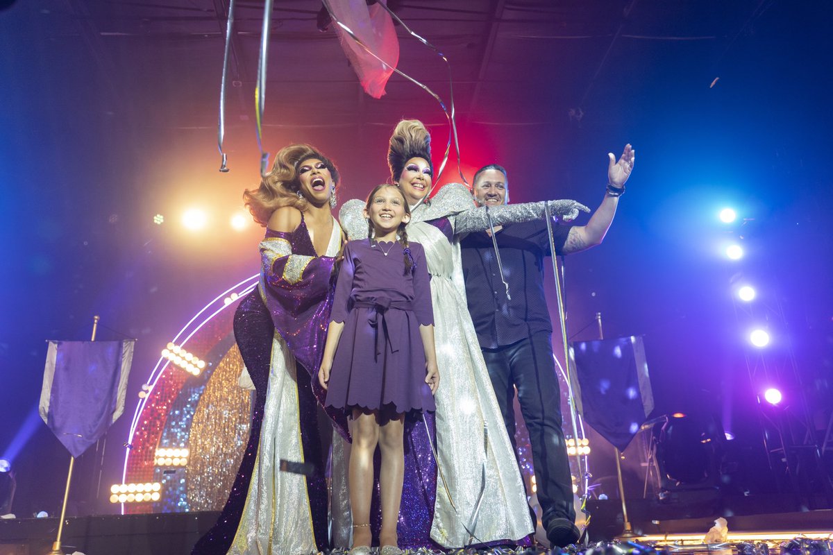 itsSHANGELA's tweet photo. That’s how u close out a season baby! I’m so proud of my #werehere drag kids in florida. True Warriors. My heart is so full. And I can’t stop 😭. I’m forever with u. And so many in the world are too. Don’t ever give up the fight to be YOU. I luv y’all! 🌈❤️ https://t.co/UfC3ZFjtJQ