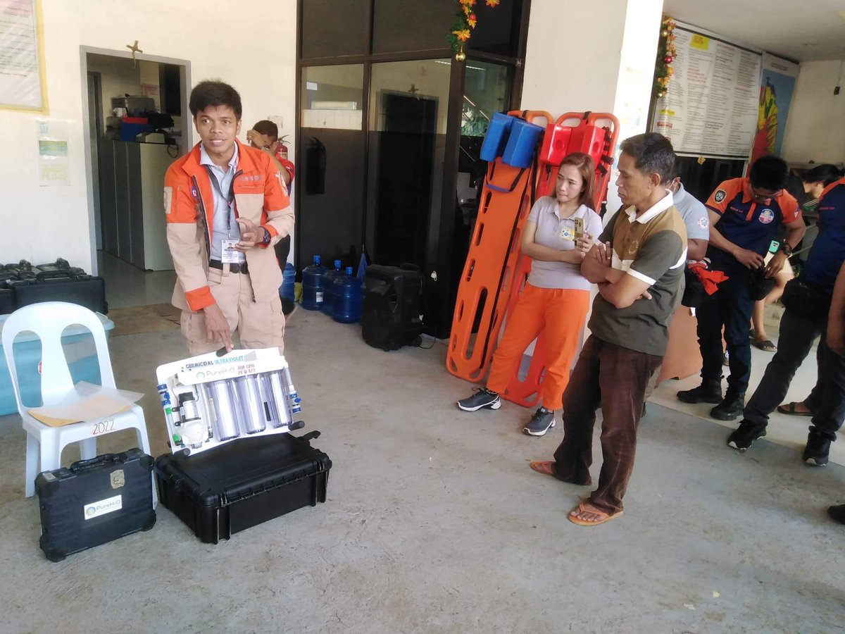 OCD10NorMin's tweet photo. 31 December 2022 - MMDA Team have arrived at the Provincial Capitol, Oroquieta City, Misamis Occidental.

The team brought with them 20 units of water purifier systems which have the capacity of filtering 180 gallons of water per hour. https://t.co/I8KGoTxK0T