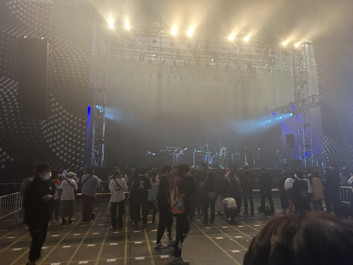 daytonametal's tweet photo. #CDJ
#COSMOSTAGE
#ジグザグ
参拝者の皆さん、前方エリアじゃなくても全然良く見えますよ!
でも早めに来た方が絶対いいです。
柵目線からの写真載せておきます。 https://t.co/DnnJAkY87D