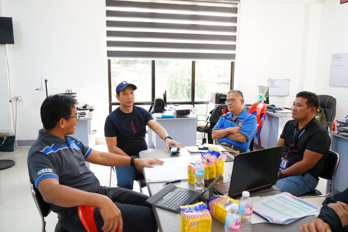 OCD10NorMin's tweet photo. 31 December 2022 - The Office of Civil Defense Region 10 with the logistics support of the 52nd Engineer Brigade, Philippine Army provided 131 shelter repair kits and 83 family packs to the affected families with totally damaged houses in Gingoog City, Misamis Oriental. https://t.co/oAnLKbfY5v