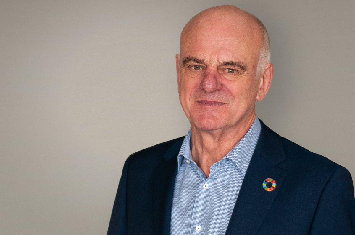 Arise, Sir David. Congratulations @davidnabarro CBE, knighted by HM The King in His first New Year Honours List for his lifelong contribution to global health, most recently as Special Envoy of @DrTedros for Covid-19 Prevention and Response at the @WHO #NYHonours