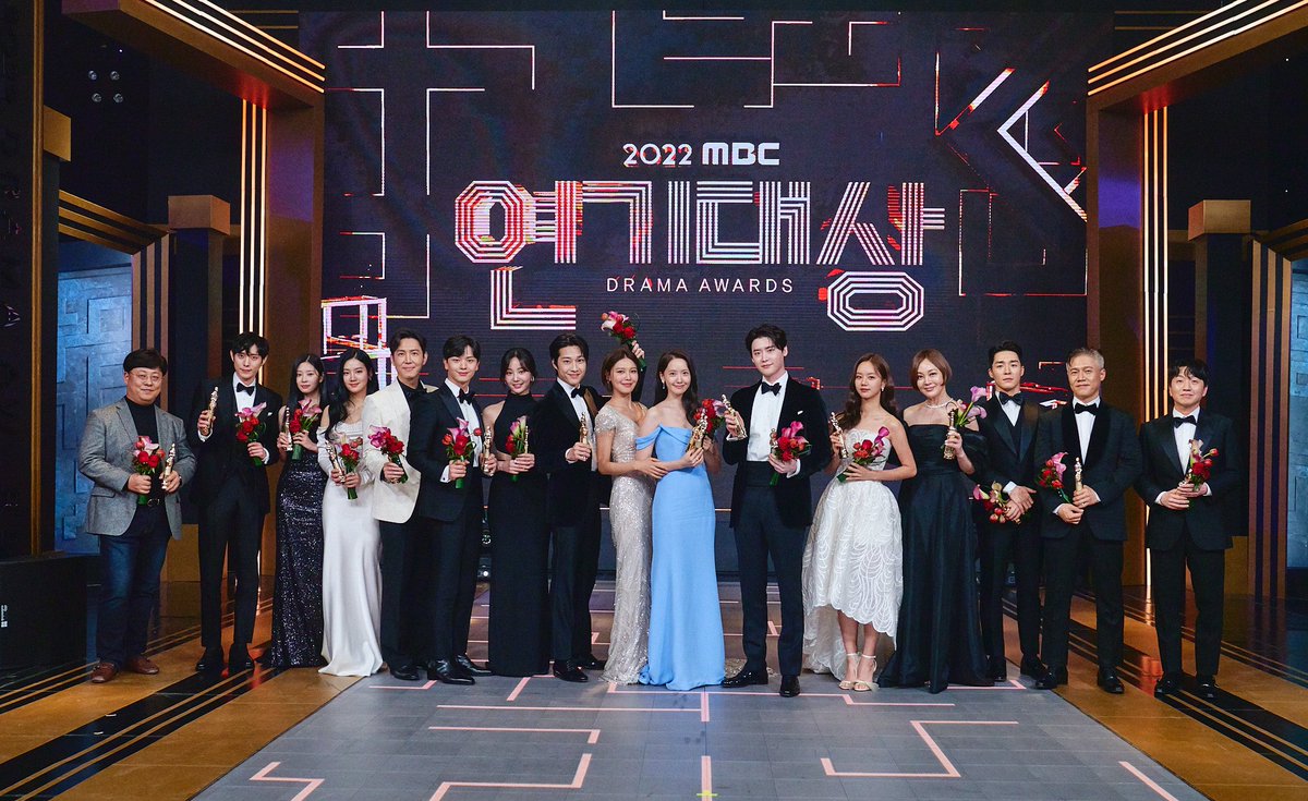 YUJMlN's tweet photo. all these veterans with Minju.... 우리 밍밍 destined for greatness fr..... https://t.co/IIXCPyBXZ1