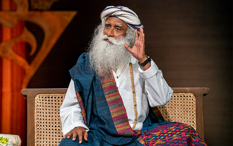 SadhguruJV's tweet photo. Your entire life is a Virtual Reality because you are seeing it only the way it happens in your mind.
#SadhguruQuotes https://t.co/0rqxknuSRD