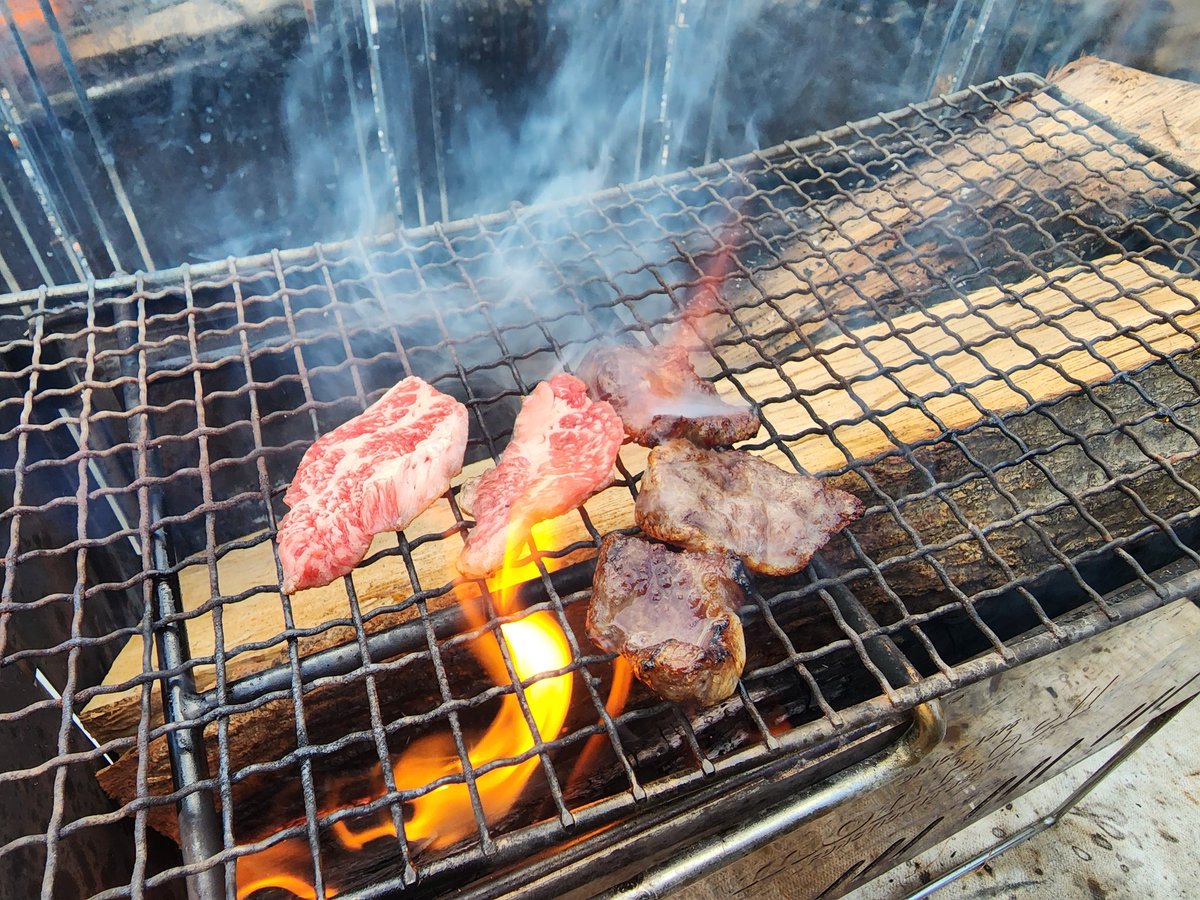 taka3_795's tweet photo. 今年も地元埼玉で年越しキャンプ
#waq の #AlphaTC の #前幕 初投入
冬場でもサイドフラップ上げて広く使えるのはありがたい
梅酒のお湯割りで優勝🍻 https://t.co/7E1D4jbxiV
