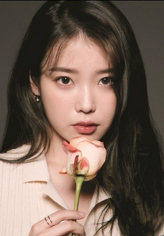 GirlgroupsBR's tweet photo. CONFIRMADO! A agência de Lee JongSuk declarou que as alegações são reais e o ator se encontra em um relacionamento sério com a solista IU!

Desejamos muita felicidade para os pombinhos! 💗👫 https://t.co/ooPVkuiPpT