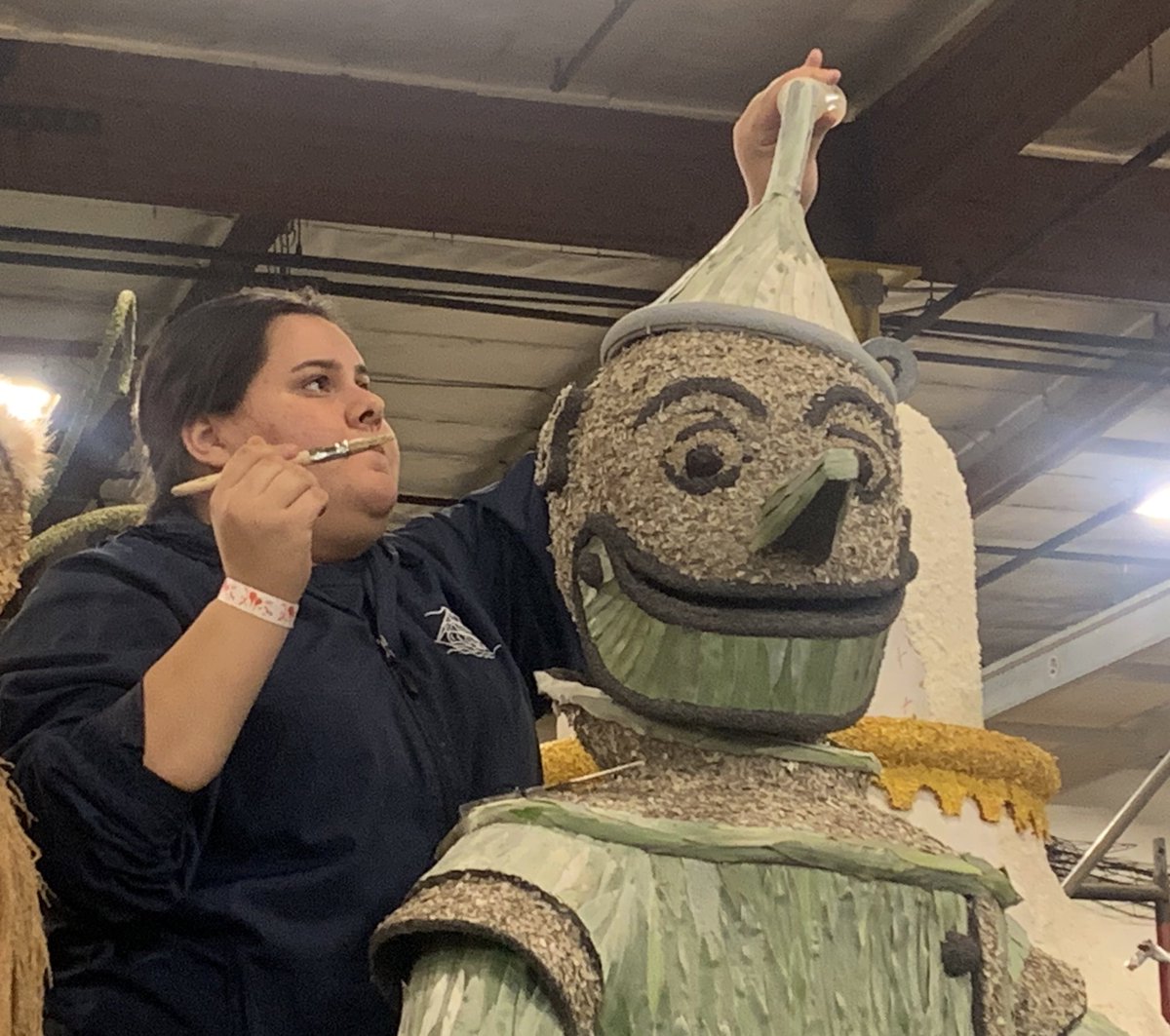 Broadcast_Bev's tweet photo. Live at 11p: your reporter is on #ColoradoBlvd to preview Mondays @RoseParade And share a bit of personal news later in the newscast @NBCLA #News4You 🌹 https://t.co/oJgcRYD0RX