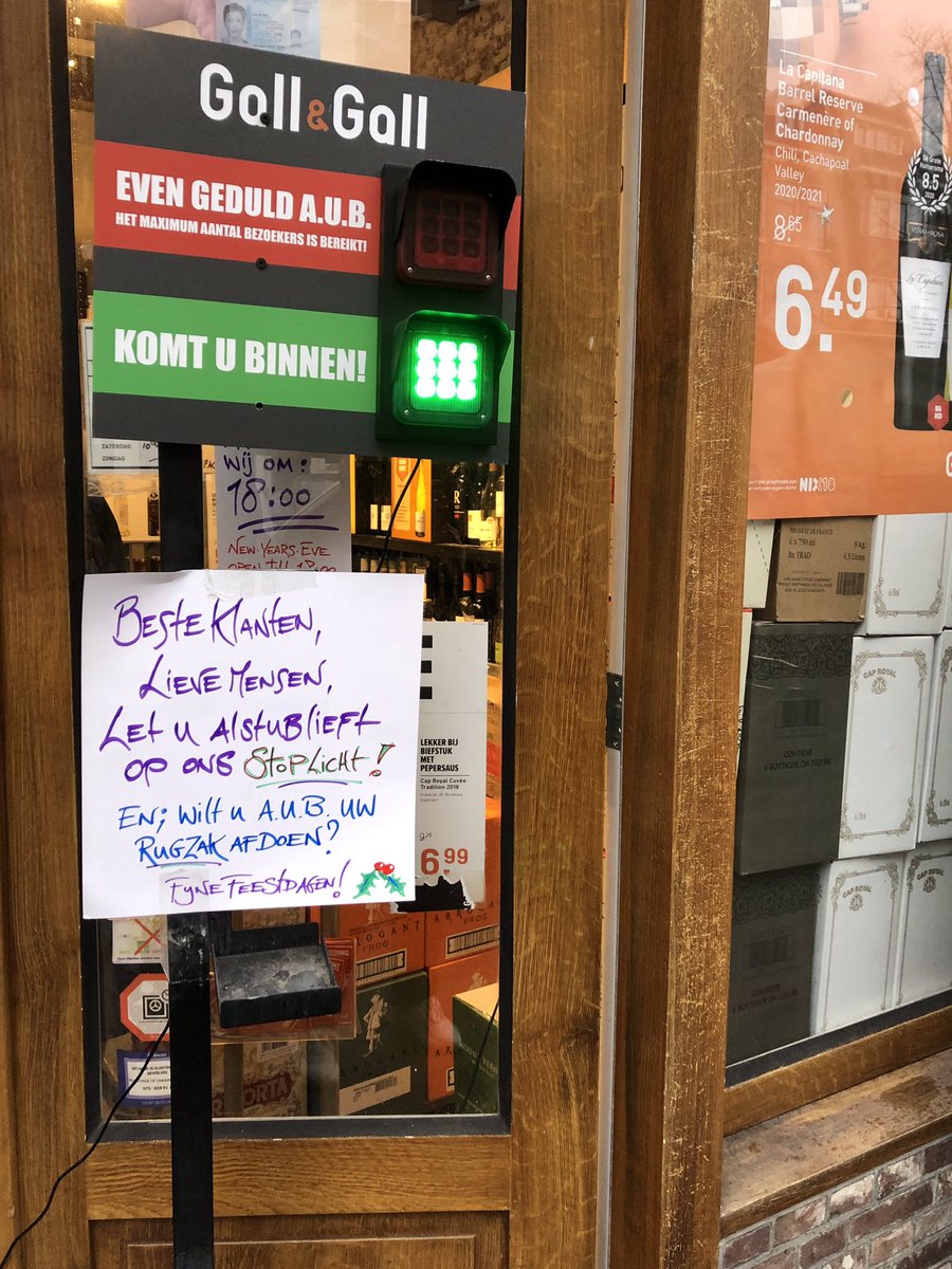 MonicaKeyzer's tweet photo. 🟥EVEN GEDULD A.U.B
Het maximum aantal bezoekers is bereikt 

🟩KOMT U BINNEN!

🚦Beste klanten, lieve mensen,
Let u alstublieft op ons stoplicht!
En; wilt u A.U.B. uw rugzak afdoen?

Fijne feestdagen! 🌿

#straattaal Westerstraat - Amsterdam.

#GallEnGall #slijterij https://t.co/8uS4UkVj7u