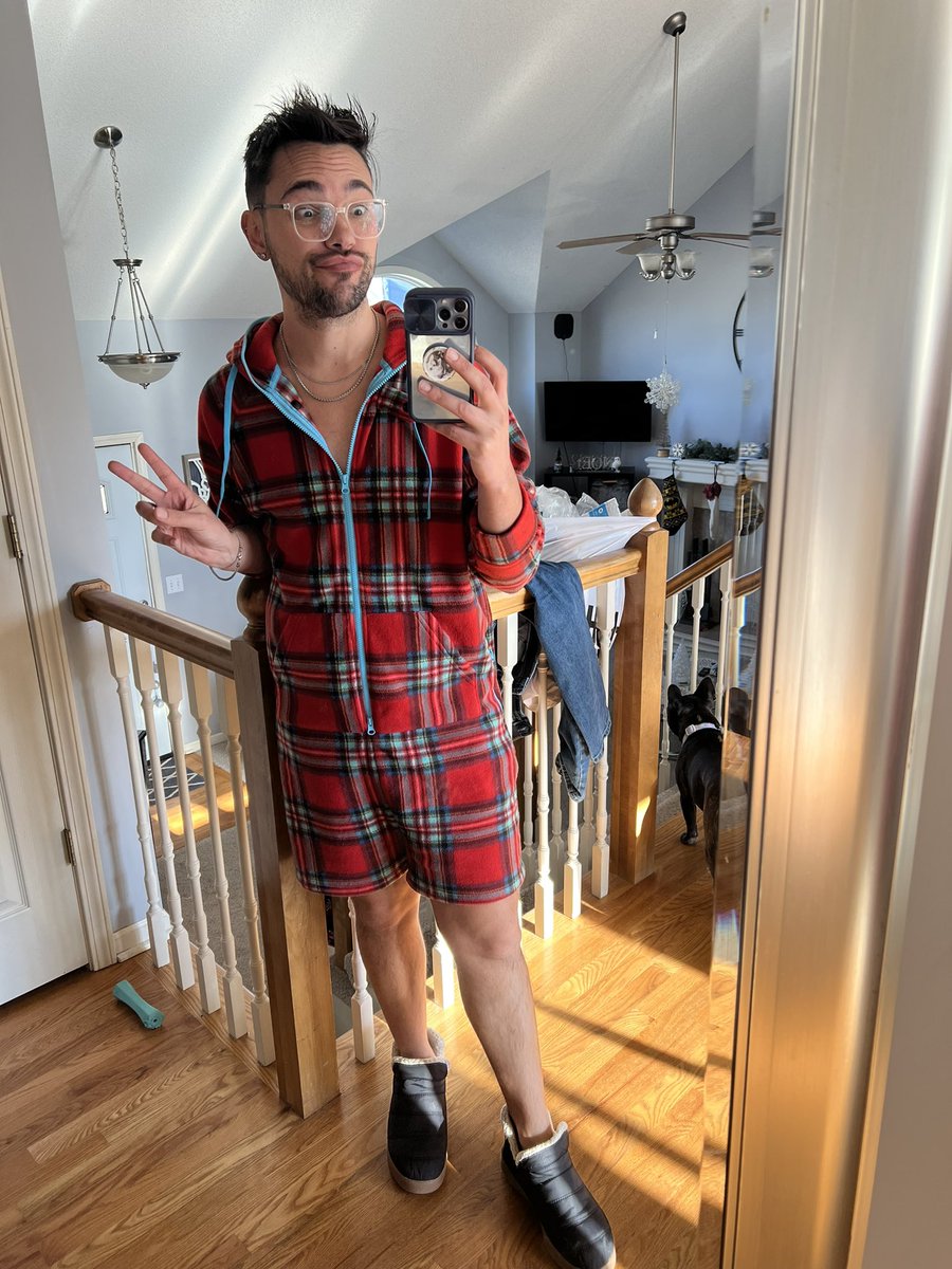 heyycody_'s tweet image. Flurries? Wasn&apos;t it &quot;almost Summer&quot; just yesterday? #midwestproblems