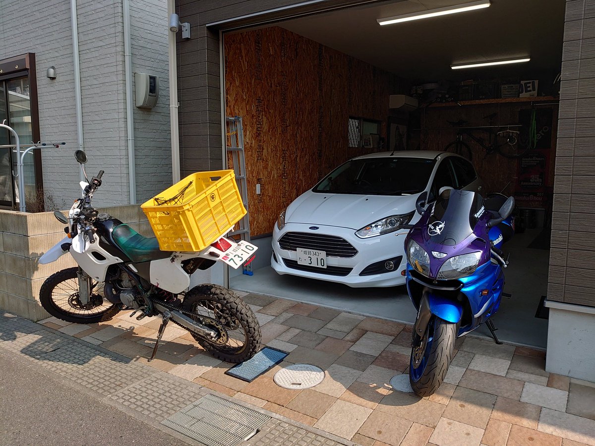 natsudd's tweet photo. ←1年前  現在→
2022年は高速でオカマ掘られて廃車になるわ、バイクは2台とも調子悪くなるわでツイてない1年でした。
2023年は良い年になるといいな😁 https://t.co/s14N77YJMM