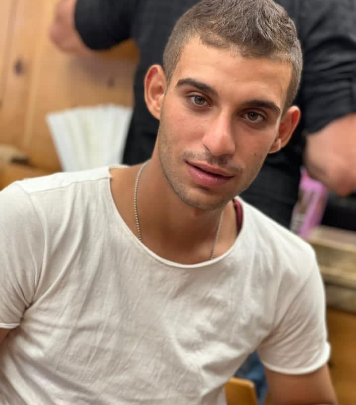 انا لله وانا اليه راجعون ، وجعت قلوبنا كلنا ي خالد و محدش مصدق ، ربنا يرحمك ي شهيد و يصبر اهلك