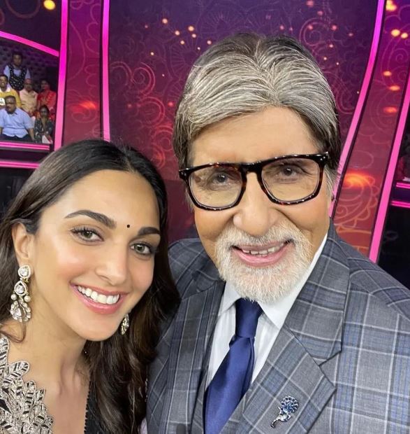 BtownKi's tweet photo. Its a fan-girl moment for @kiaraaliaadvani 😍❤️
.
.
#kiaraadvani #kiaraadvanifans #amitabhbachan #amitabhbachchan #kbc13 #bachchans #sidkiaralove #sidkiara #kapilsharma https://t.co/jXDEH2L9Vq