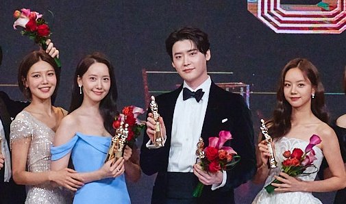 snowzeaz's tweet photo. lee jongsuk dating with lee jieun (IU)
lee hyeri dating with ryu junyeol
sooyoung dating with jung kyungho 

😭 https://t.co/aewymQn5Dt
