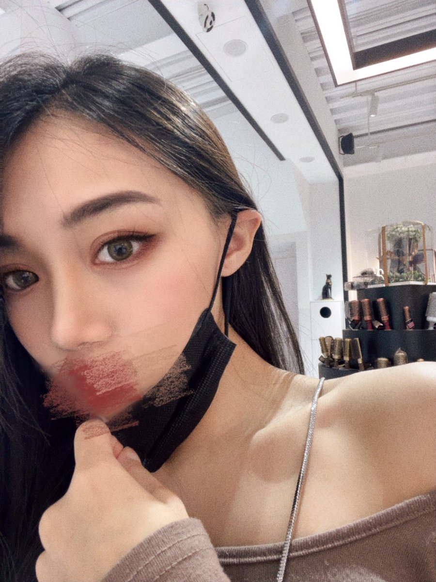 突然發現我的宇宙很小
小的只容得下你和我

從不為難別人的人
練習把自己當別人
然後就不再為難別自己了—蔡康永 https://t.co/MhEXqG9whw