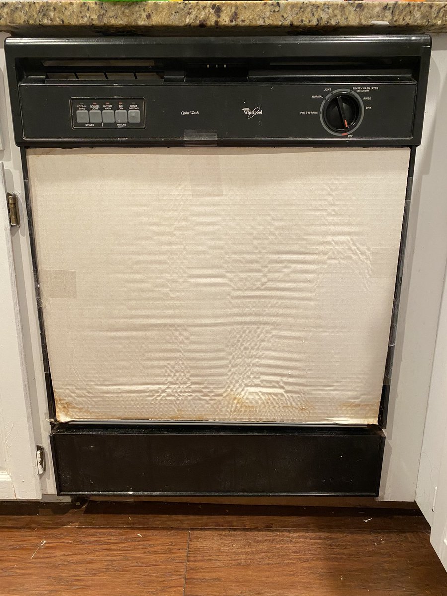 elumina's tweet photo. Got a new dishwasher today and it’s so beautiful 🥹 It actually dries my dishes instead of leaving everything sopping wet! I never thought an appliance could make me this happy. I feel so adultish https://t.co/RPwFVAGaeb