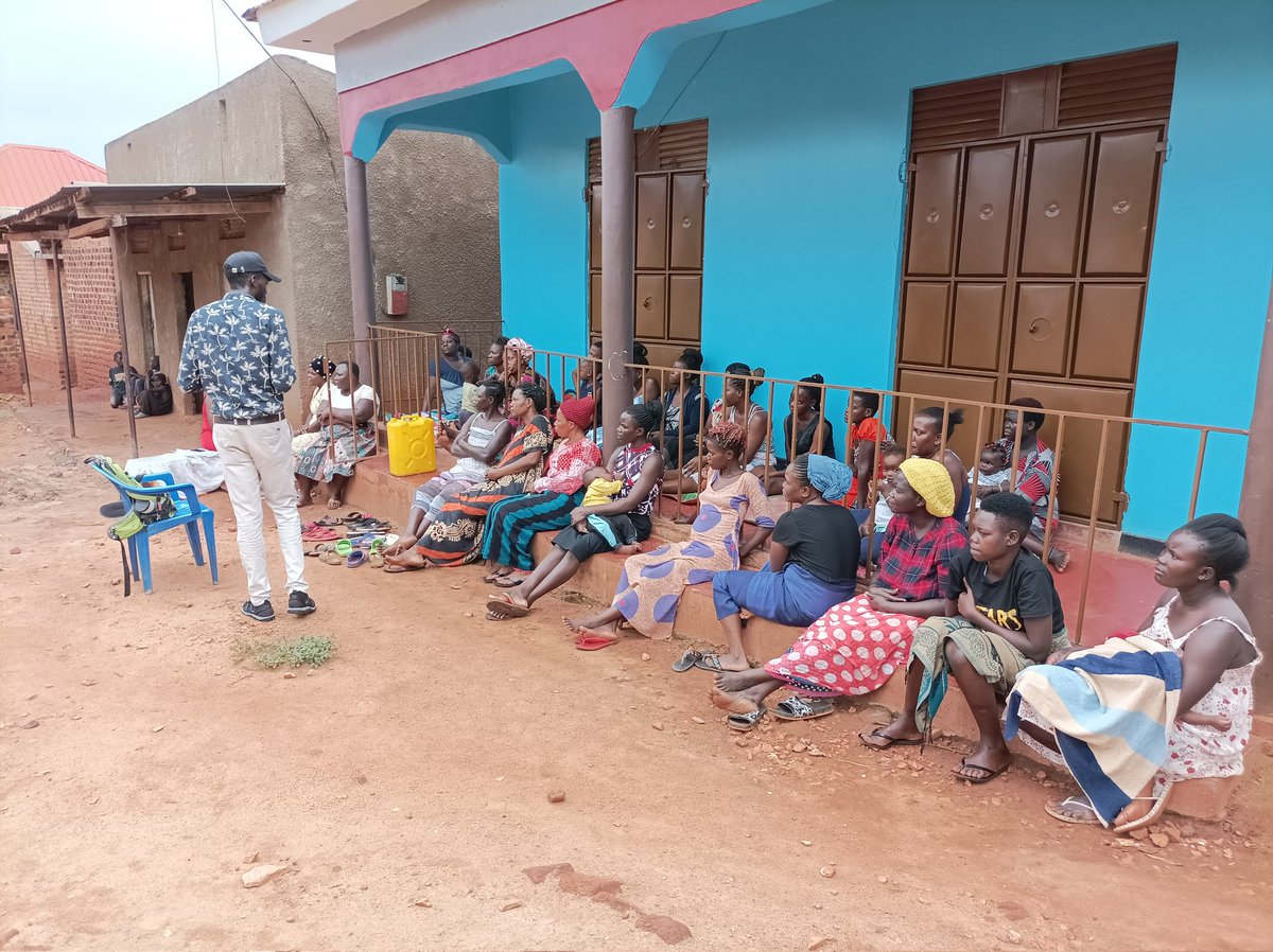 MageroAbraham's tweet photo. It's been a gd yr, been able to offer myself to train over 1,000 youths in Eastern Uganda in the areas of entrepreneurship, majority of them teen mothers. 
I know that the next yr will bring more responsibilities, may God help us create positive impact! #HappyNewYear #2023goals https://t.co/OZANAnZo1L