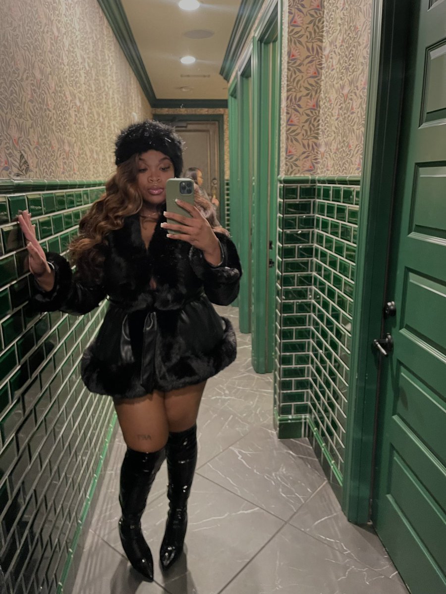 lifeoftonette's tweet photo. Aight, you bitches can take a seat now 🫶🏽 https://t.co/jMGyfWTHoN