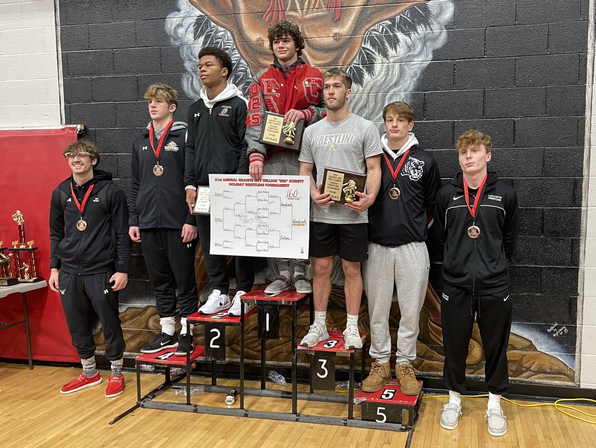 CoachBodi57's tweet photo. Anthony Gulino was the only placer from IL at his weight class. Battled some tough wrestlers from Missouri all weekend and came home with a 2nd place finish. #bringbackthegrit https://t.co/55dI78iyC8