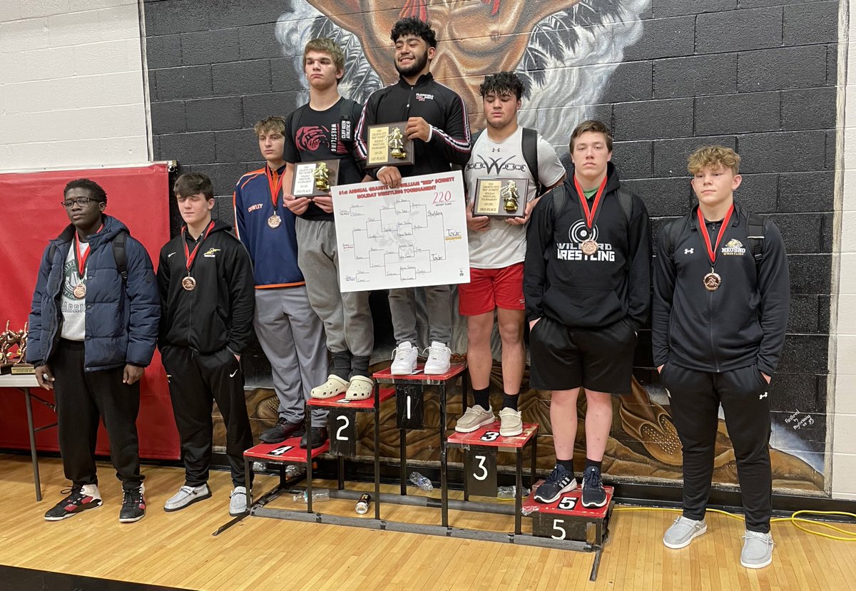 CoachBodi57's tweet photo. Leo Tovar has a bounce back tournament and brings home The Red Schmitt Invitational Championship! Went 6-0 and improved to 26-4 on the year. #bringbackthegrit https://t.co/og35oLMv1p