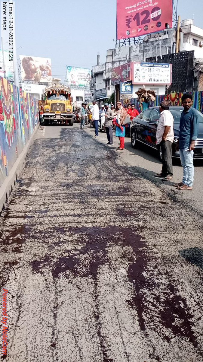 RMCoffice's tweet photo. BT road patchwork is in progress at Jampeta bridge.
#Potholerepair #BTPatchWork #Roadworks #rajamahendravaram #Rajahmundry @egodavarigoap @CDMA_Municipal @AndhraPradeshCM https://t.co/XR8MyZnNs1