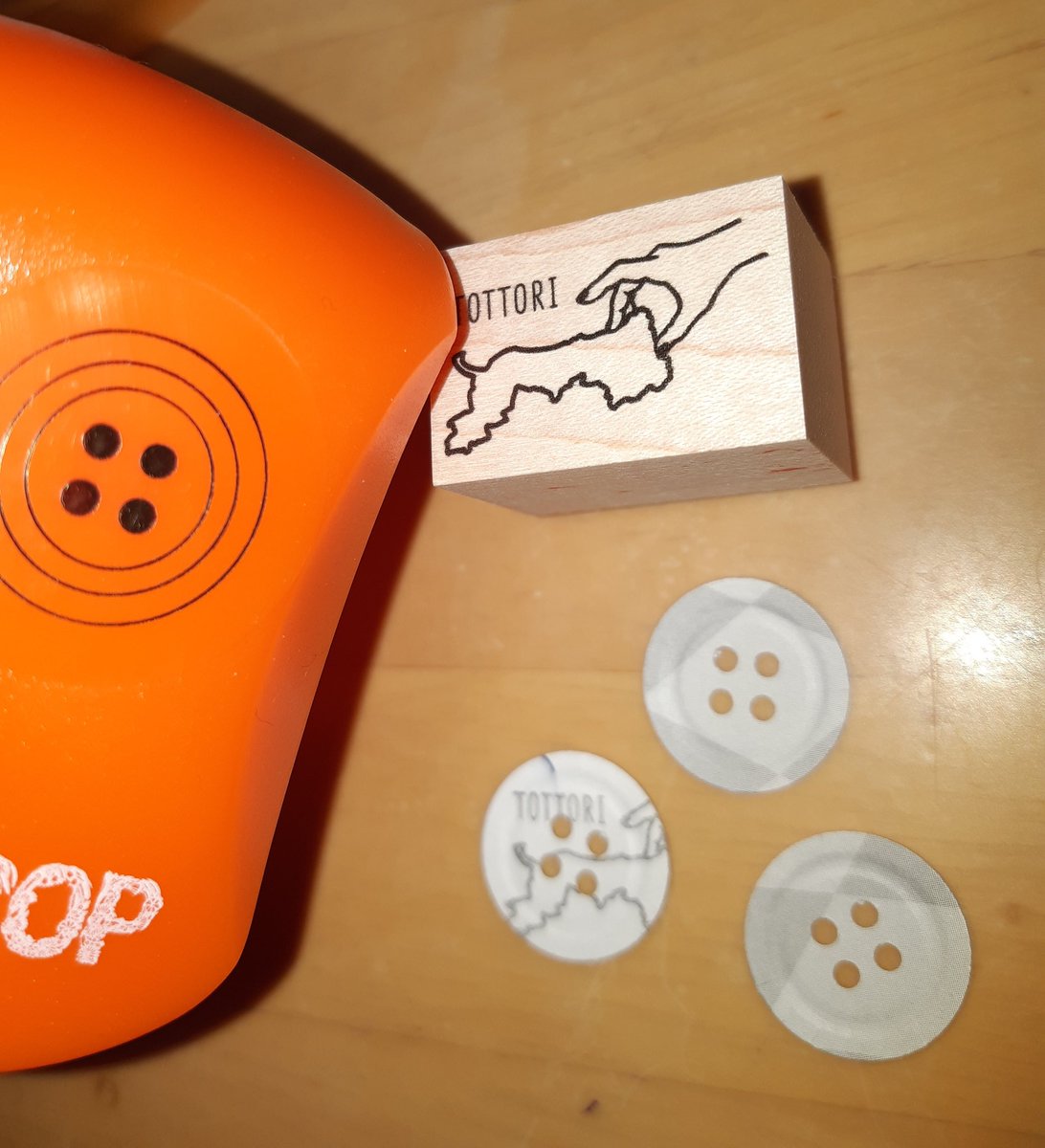 mietomako's tweet photo. 鳥取のボタン出来ました💮
#DECOP すごっ‼️
スタンプ会社さんが今すぐわからない
ごめんなさいm(._.)m
#鳥取 https://t.co/DNRqTnr44z