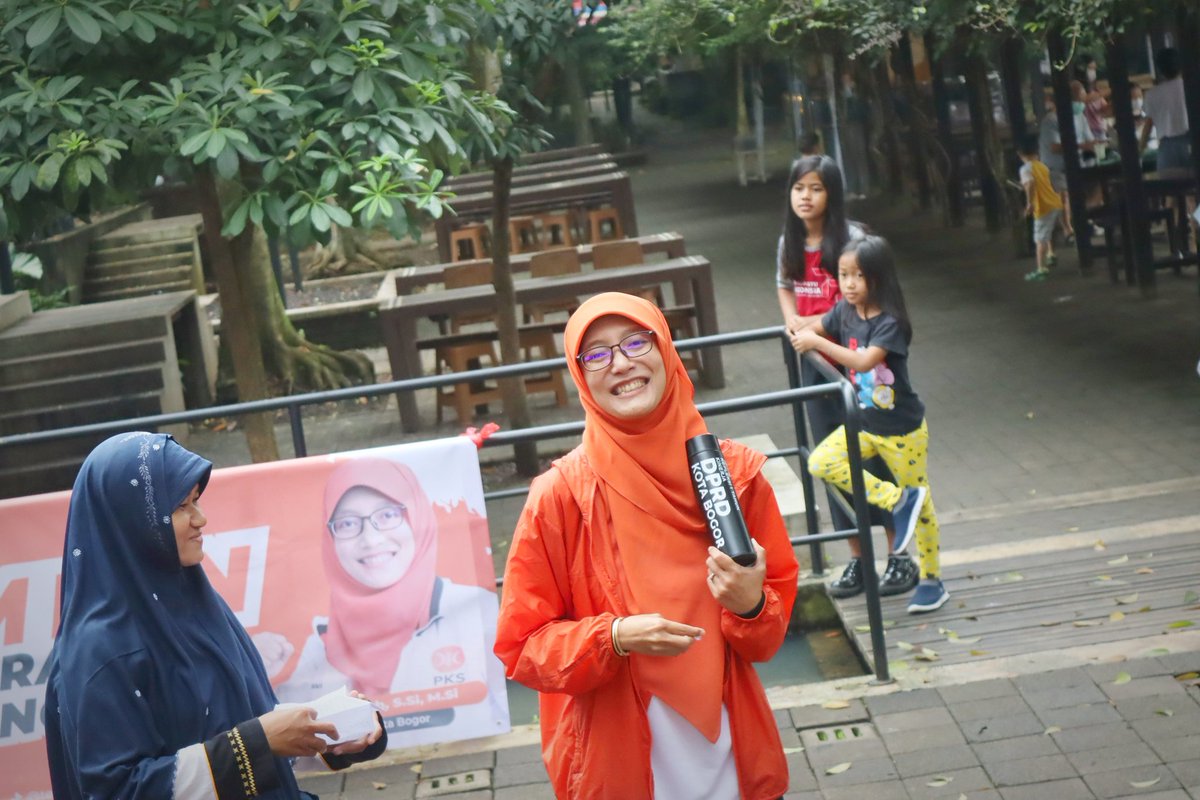 tehannamf's tweet photo. Bahagia itu......
Yang pasti saat kumpul ama "emak-emak"😁
*moment senam Sindang rasa, Botim
#sehat #senamnusantara #sehatbugar #bahagiaitusederhana https://t.co/C21BNHbRq4