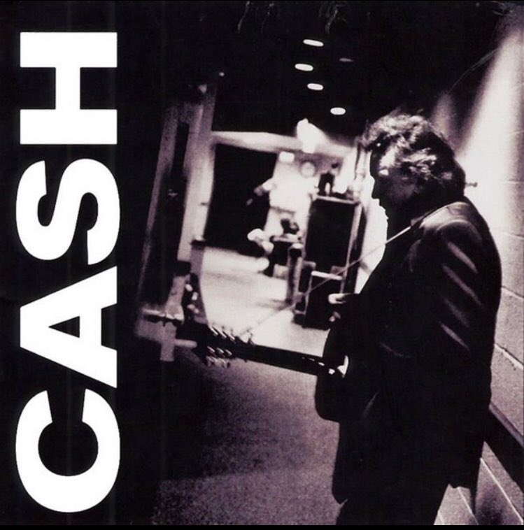 PingouinPierre's tweet photo. #DecGoldenYears
“Solitary Man” is the third “American Recordings” album of Johnny Cash with Rick Rubin. When The Man in Black covers Bonnie “Prince” Billie, Will Oldham itself performs the choir. And it’s dizzying.
Johnny Cash - I see a darkness (2000) https://t.co/lbjcuP6PXt https://t.co/AmDulA1qWO