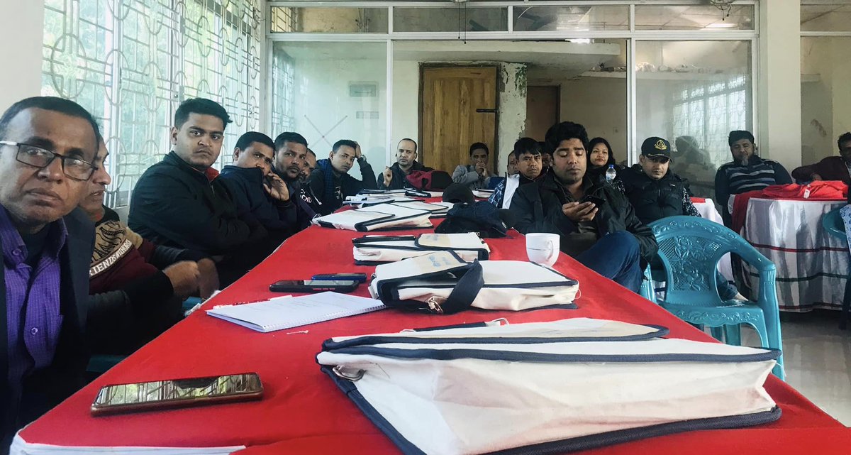 SJpapabear's tweet photo. State-run Press Institute Bangladesh #PIB invited me to train Khagrachhari hill district journalists on Mobilephone Journalism (#MoJo). Good experience indeed! :) #presstraining #buildingassets https://t.co/Of3pDE5S0V