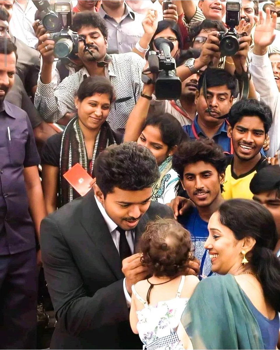 vasanth_spark's tweet image. Advance Happy New Year Everyone 🤍✨
@actorvijay 
#Thalapathy67𓃵 
#Varisu