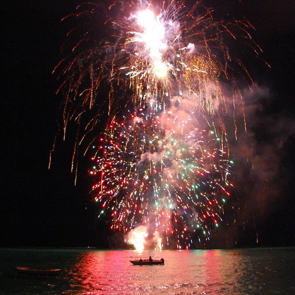 RobMalicki's tweet photo. This New Year's Eve I might be watching fireworks, but my thoughts are elsewhere.

They're with the people of Tibet and the Uyghurs in China who are oppressed and victimised.

They're with my American friends who find their country badly divided and wrac… https://t.co/G3OI00KbBz https://t.co/N5WUuyxDuM