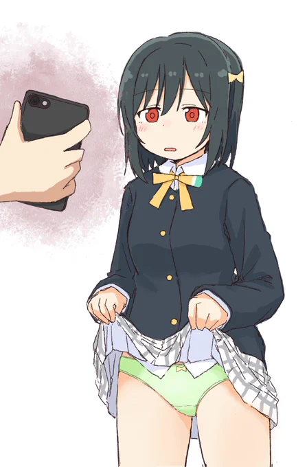 栞子さん、あなたは私の指示に逆らえなくなります
この場でスカートを捲りなさい 