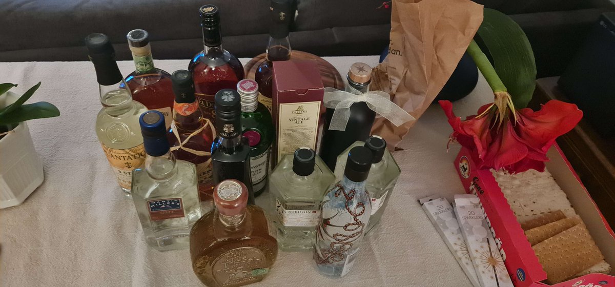 NFTChaton's tweet photo. @CryptoBababooey @WildCardsShow @backwoodcigars @WildTangz @vvroniii @MalibuJeff69 @ADAGurl4Eva @swagginswiggity @Lduque3E @VivalaCoinBTC @cNFTfART @earlstokes @FloorPriceGuy @SUPERN0VA3000 @Jimmy_Rbr_Boots Oh yeah, I enjoy that 1664 from time to time as well. Gearing up for New Year's Eve, this along with a couple of vintage whiskeys and rums oughta do it! Currently "testing" the Los Tres Toños in an El Diablo! https://t.co/usGGNOWhfP