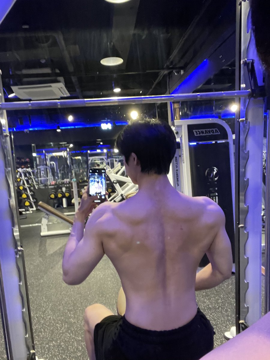 ArchiveChw's tweet photo. 221231 Hyungwon universe update

#HYUNGWON #형원 https://t.co/dK2QzGnGWo