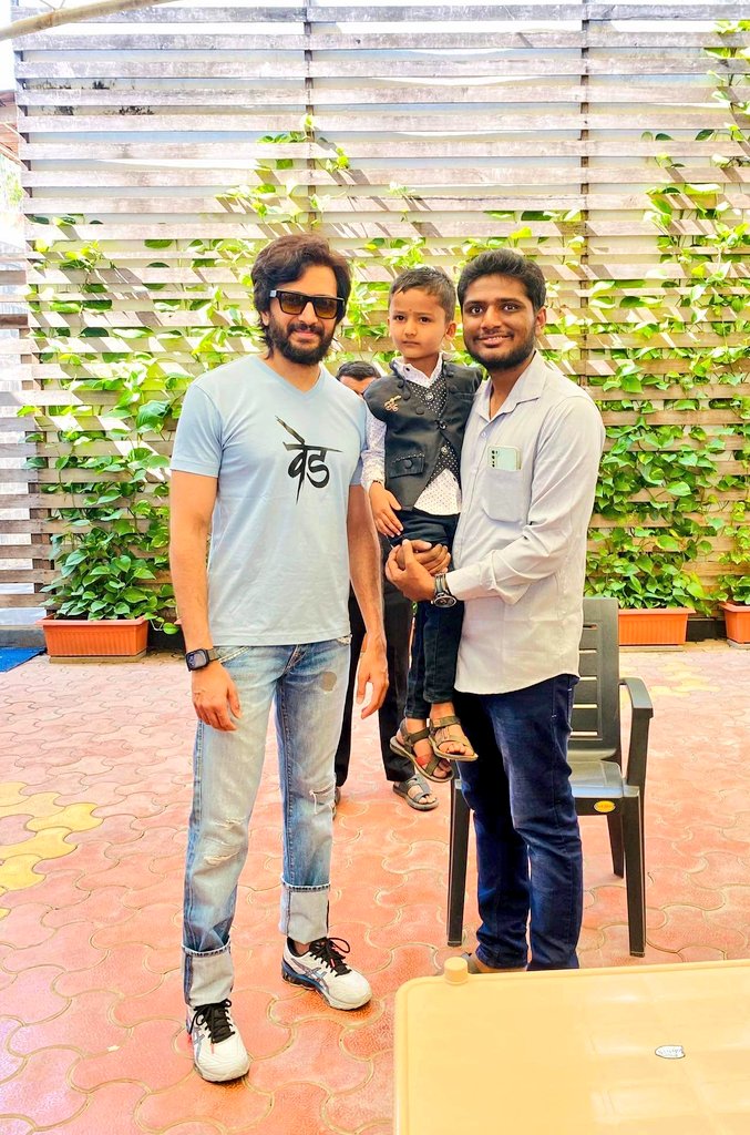 prabat_s's tweet photo. सगळ्या महाराष्ट्राला #वेड लावणारे रितेश दादा ❤️‍🔥

#Ved 
@Riteishd दादा 
@geneliad वहिनी
#लातुरकर https://t.co/F1hUOLMWdY