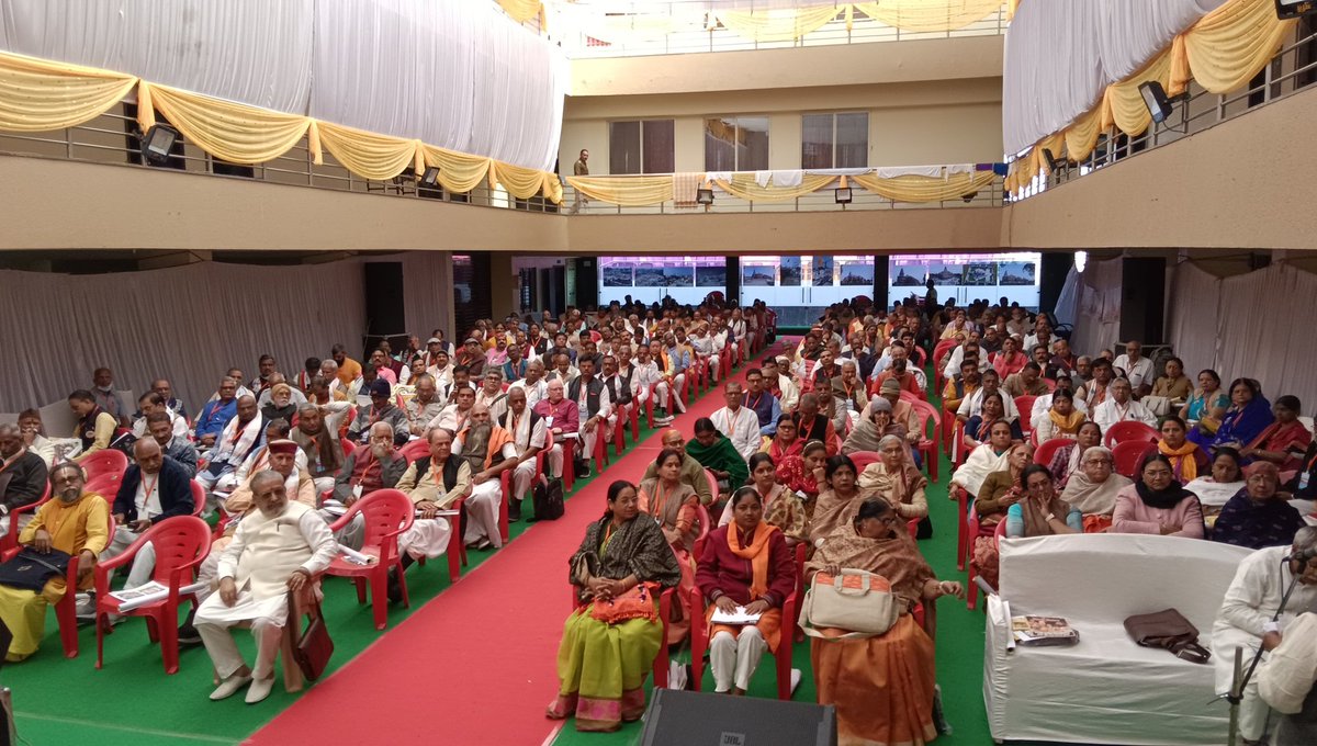 VHPDigital's tweet photo. Visuals of the second day meeting of the Central Board of trustees and Governing Council going on in Indore M.P. https://t.co/Ouye1Ttj79