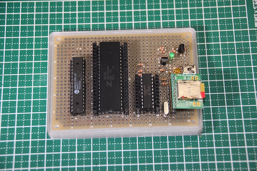wcinp's tweet photo. 20ピンPIC使用の3チップ構成小型Z80ボードを検討中
プリント基板が届き部品を取り付けましたが動作せずorz
ブレッドボードは不安定なので汎用基板で試験基板を作ってみました
今回は半田面にウレタン線で配線し自作のワイヤリングペンが大活躍しました^^
https://t.co/svNEEwv2CW
#Z80PicCompact #Z80 https://t.co/FdgsFhmGFe