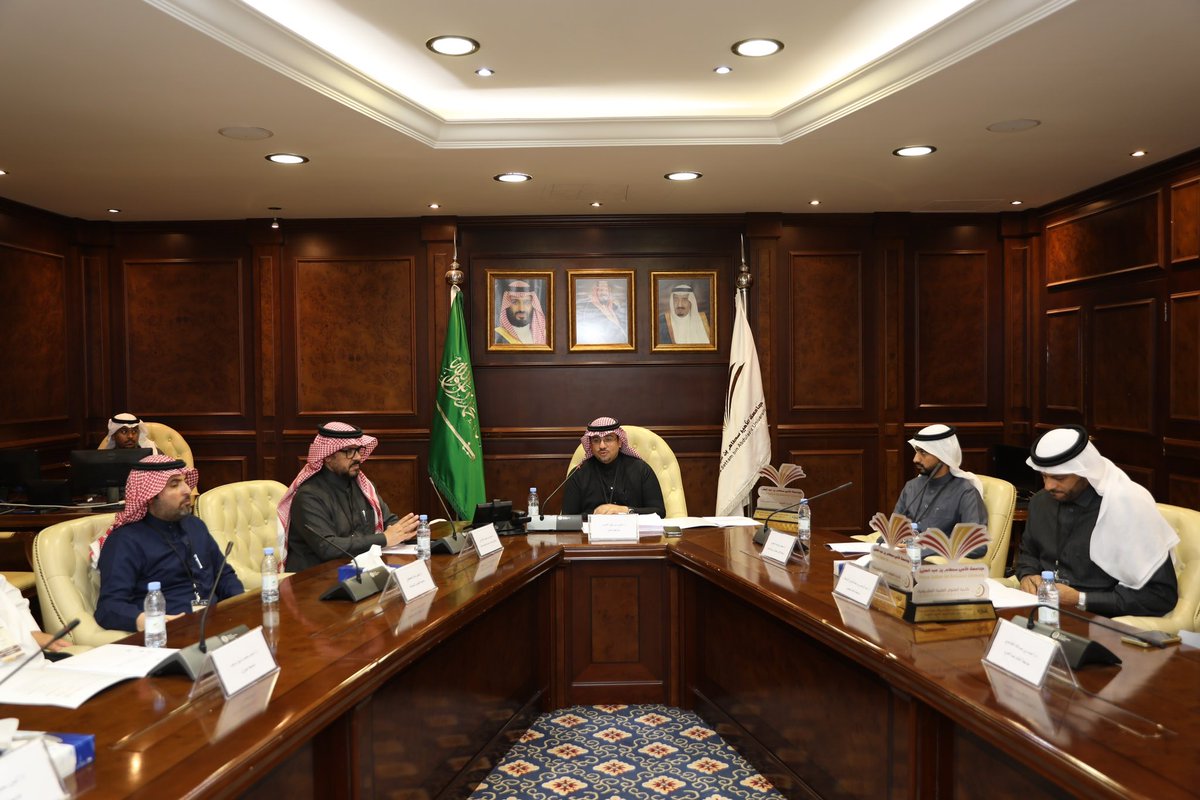 Saud_F_A1's tweet photo. تشرفت بلقاء عمداء كليات العلوم الطبية التطبيقية بالجامعات السعودية في اجتماع مجلس العمداء الرابع والعشرون والذي استضافته كلية العلوم الطبية التطبيقية بالخرج @CPSAU  @psau_edu_sa https://t.co/js01OOEB6w