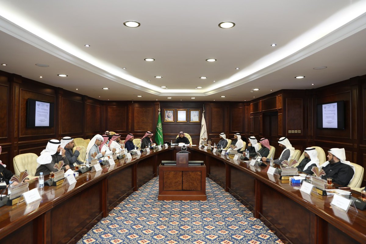Saud_F_A1's tweet photo. تشرفت بلقاء عمداء كليات العلوم الطبية التطبيقية بالجامعات السعودية في اجتماع مجلس العمداء الرابع والعشرون والذي استضافته كلية العلوم الطبية التطبيقية بالخرج @CPSAU  @psau_edu_sa https://t.co/js01OOEB6w