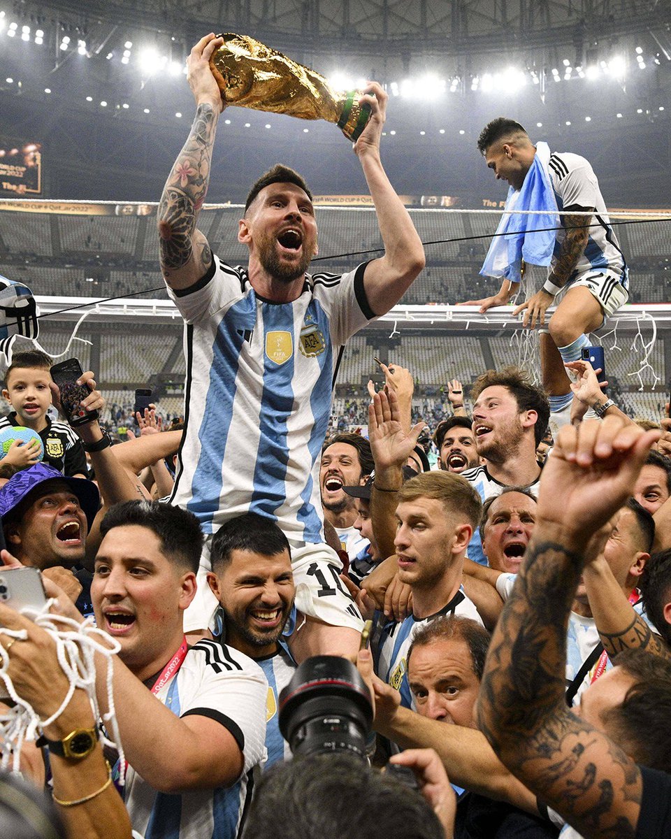 therealgulo's tweet photo. 2022 was a great year for me. I mean...
Finished school🎒
Messi🐐 finally won the World Cup!!!
Kendrick dropped an album after 1855 days of waiting.
GSW won the Championship with Steph finally winning an NBA Finals MVP.
Manchester City Champions. Again. https://t.co/6wptfbqSb2