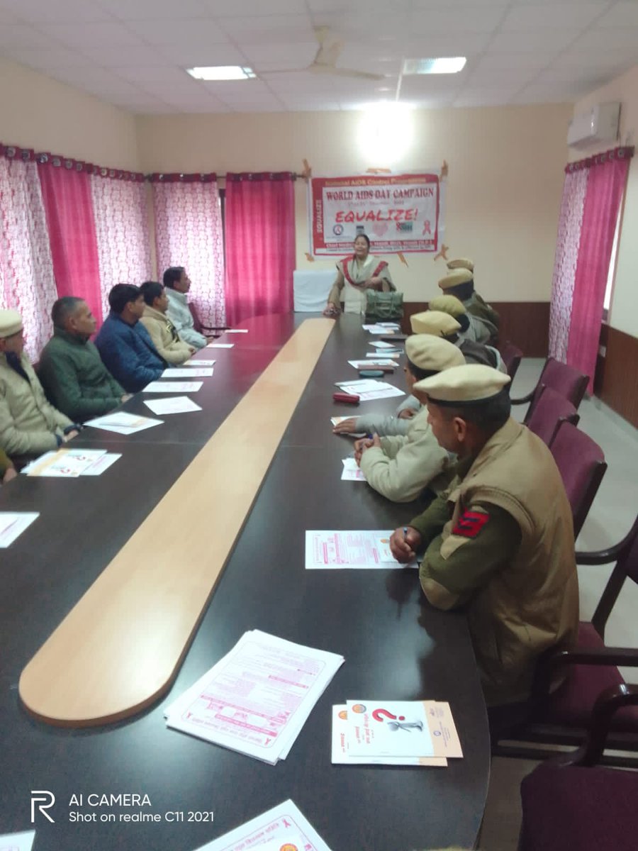 hpsacs's tweet photo. HIV/AIDS Awareness session on occasion of World AIDS Day-22 for Home guards, Bheuli, Mandi
#KnowHIV #knowAIDS #Dail1097 #worldaidsday2022 #Mandinews #Equalize #StigmaAndDiscrimination https://t.co/ZiIxwnRAAd