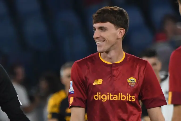 romanewseu's tweet photo. #Tripi: “Voglio diventare grande con il Mura. Sono più tifoso della Roma che calciatore”

▶️https://t.co/Q7ZqBEvV9O

#ASRoma #RomanewsEU https://t.co/RL2pXsEcAt