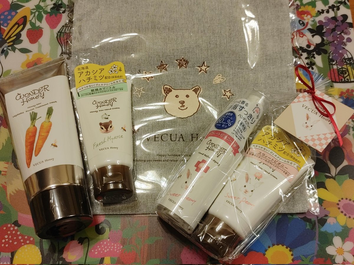sae728's tweet photo. 買い物納め!
#VECUAHoney でナイトパックと仕事用ハンドクリーム
香りで人生モード
#AROMIC でアロマスプレー
それぞれのテーマの説明書付くなんて…!
全種類(5種類)欲しくなる!
#ニトリ でスリッパ
リモワ中爪先冷たいので暖かそうなのを
ポイント全部漬かって40円
よい買い物でした! https://t.co/WT9ugyzGeR