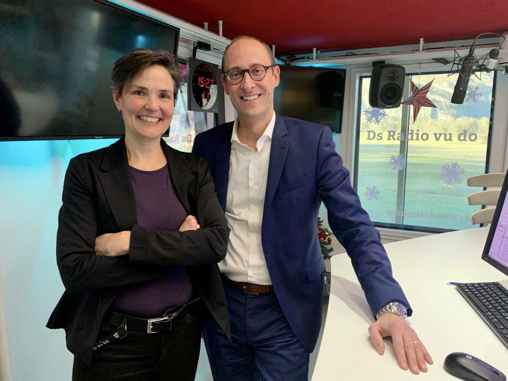 MathiasBalzer's tweet photo. @KatharinaBalzer im Neujahrsgespräch mit @martin_candinas, dem neuen "Höchsten Schweizer" auf Radio @suedostschweiz 📻https://t.co/qUJQuGuRxY https://t.co/I0aBg8gxpa