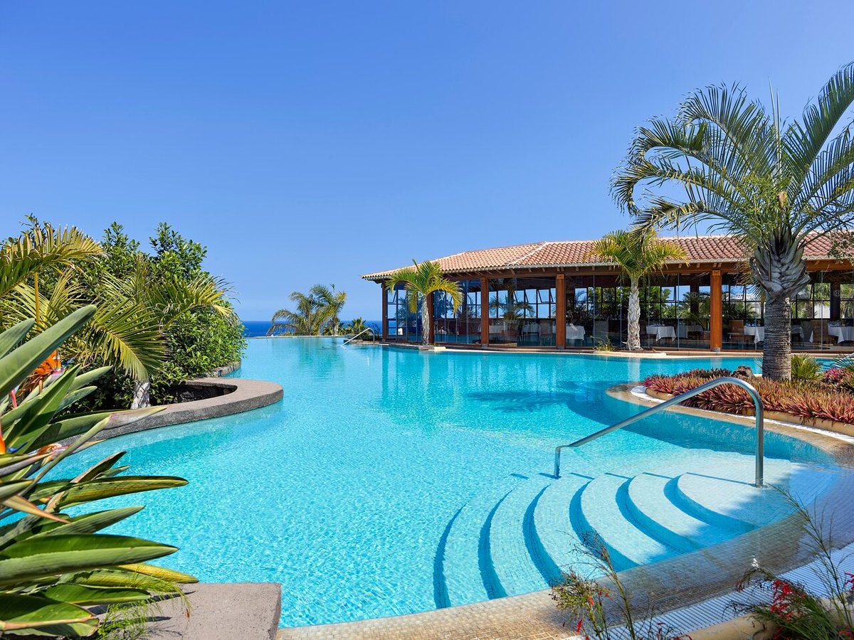 travelscoop_uk's tweet photo. #5star #Tenerife with tiered #lagoonpool β https://t.co/D9i1AxJ4U1 π΄
Spectacular #adultsonly #seafront hotel with incredible views of the sea & mountains π
Variety of bars/restaurantsπΉππ» #travelscoop #CanaryIslands #LuxuryTravel #LuxuryHotel #HotelDeals #luxury #Summer2023 https://t.co/86i8f1r8XW