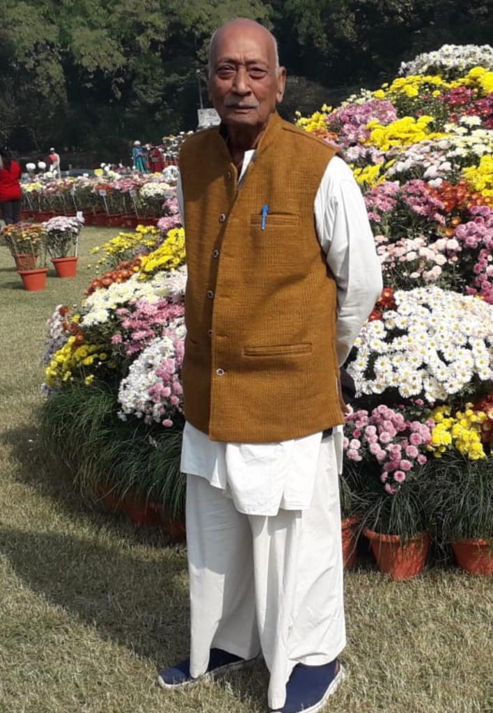samajwadiparty's tweet photo. समाजवादी पार्टी लखनऊ के पूर्व नगर अध्यक्ष श्री राम शंकर यादव जी का निधन, अत्यंत दुःखद! 

ईश्वर उनकी आत्मा को शांति दें।

शोक संतप्त परिजनों के प्रति गहरी संवेदनाएं।

भावभीनी श्रद्धांजलि! https://t.co/bV7BNhoE8o