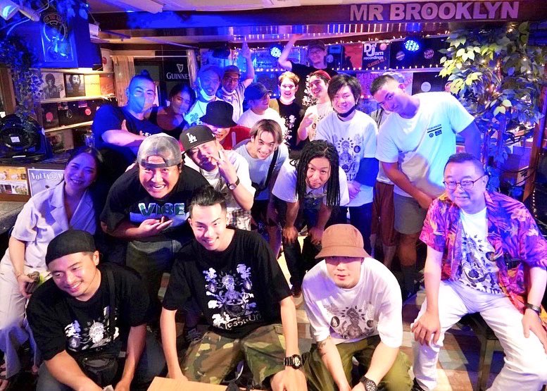 TATITHEDADDY's tweet photo. 今年の主なハイライト‼︎
4/8 フランスから世界流通のレコード #TRIBE への参加‼︎
8/21 主催イベント Bless it Up‼︎ 発足‼︎
父親(ピアニスト)との初共演
ハンバーグ2時間待ちの大盛り上がり‼︎
12/3 4th album #SOURCEOF4ORCE 配信Release‼︎
12/5 J-WAVE 「M.A.A.D SPIN」出演‼︎ https://t.co/XX20v6z7aR
