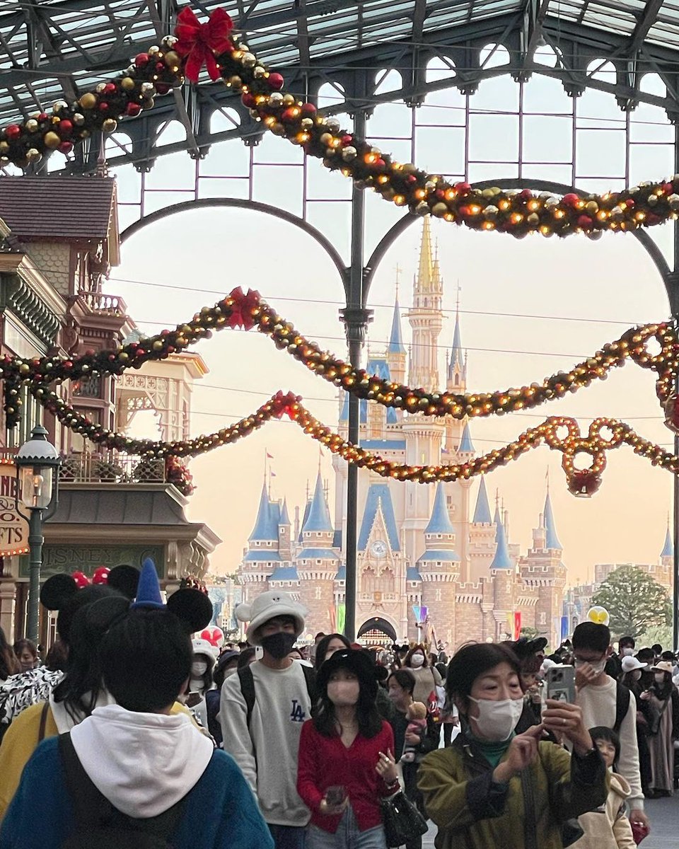 jjungyein's tweet photo. ㅤ
ㅤ
The castle we all know, it's Disneyland's!
ㅤ
ㅤ https://t.co/Xtf9Zwr5Ym